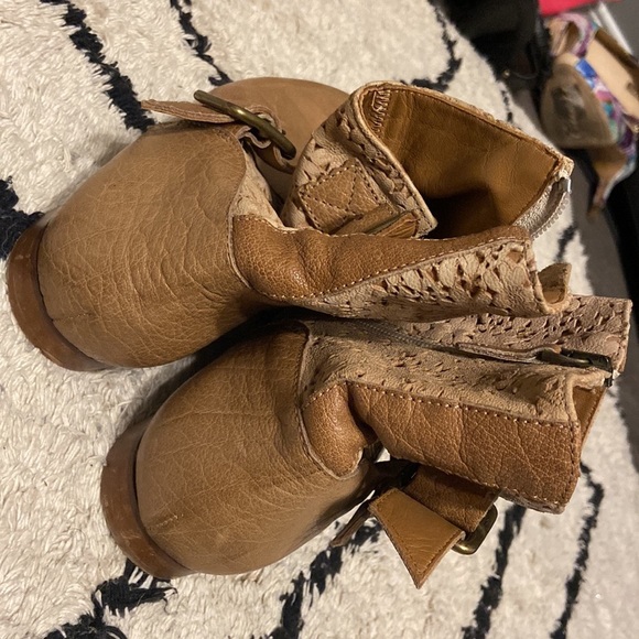 Leather boots with lace top - Picture 4 of 7